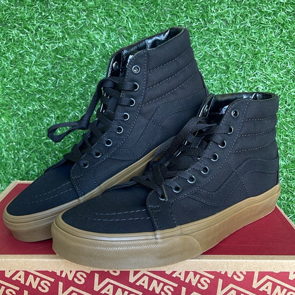 Vans Men’s Sk8-Hi Reissue (Canvas Gum) Black/Lghtgm
VN0A2XSBL0D
Sneakers - Picture 4 of 16